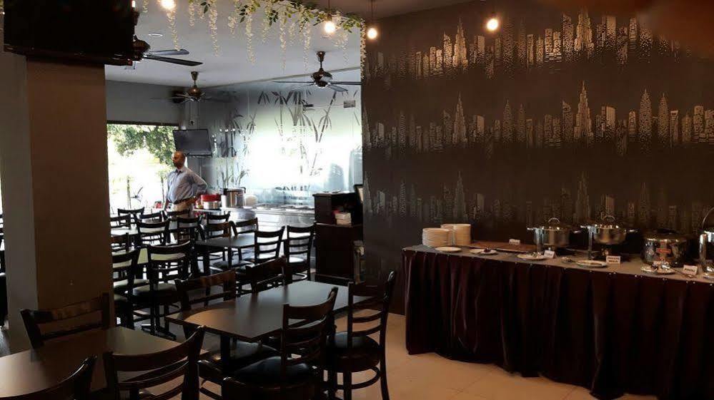 Bary Inn, Klia & Klia2 - 24 Hours Free Airport Pick-Up Sepang Exteriör bild