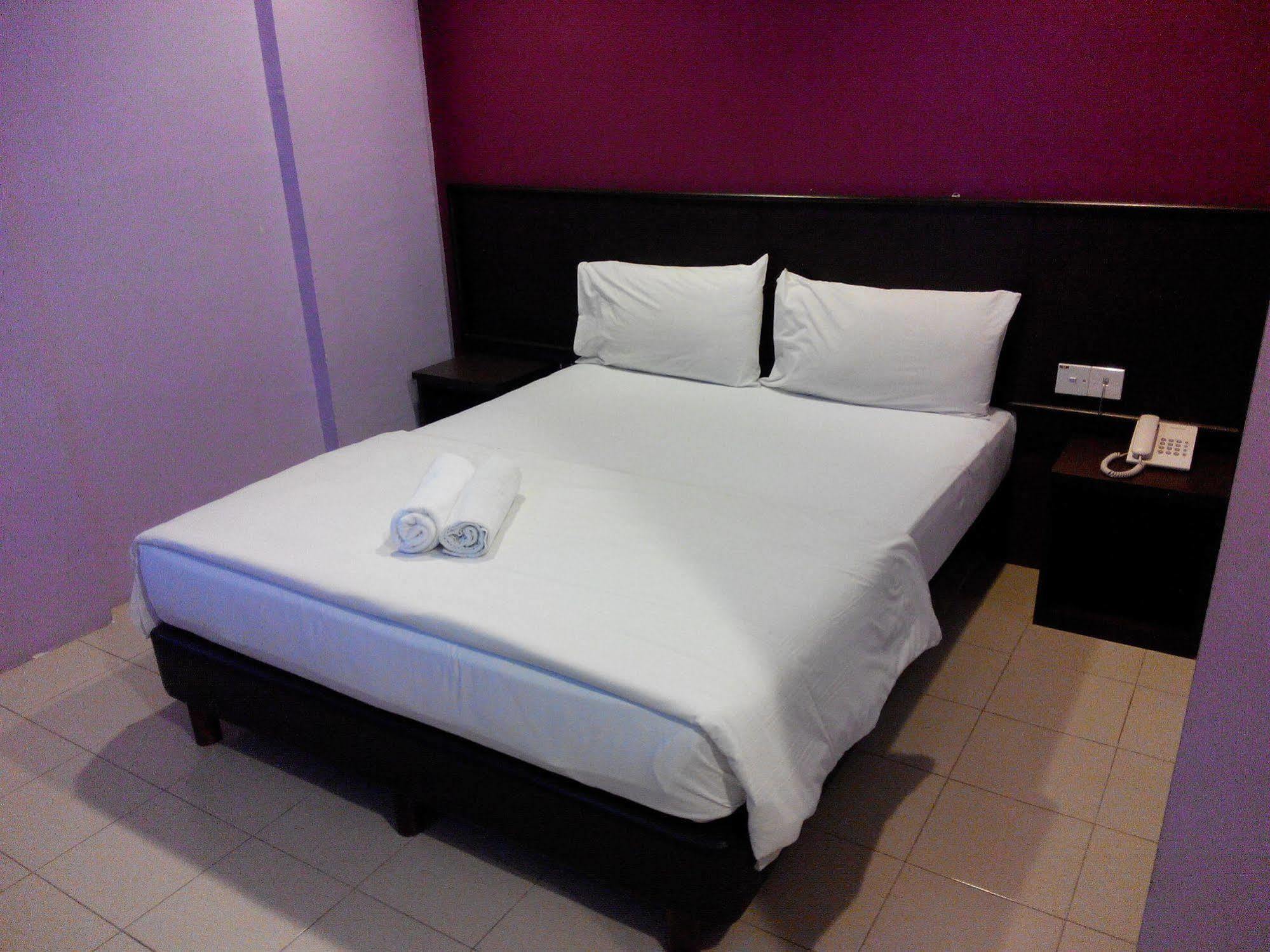 Bary Inn, Klia & Klia2 - 24 Hours Free Airport Pick-Up Sepang Exteriör bild
