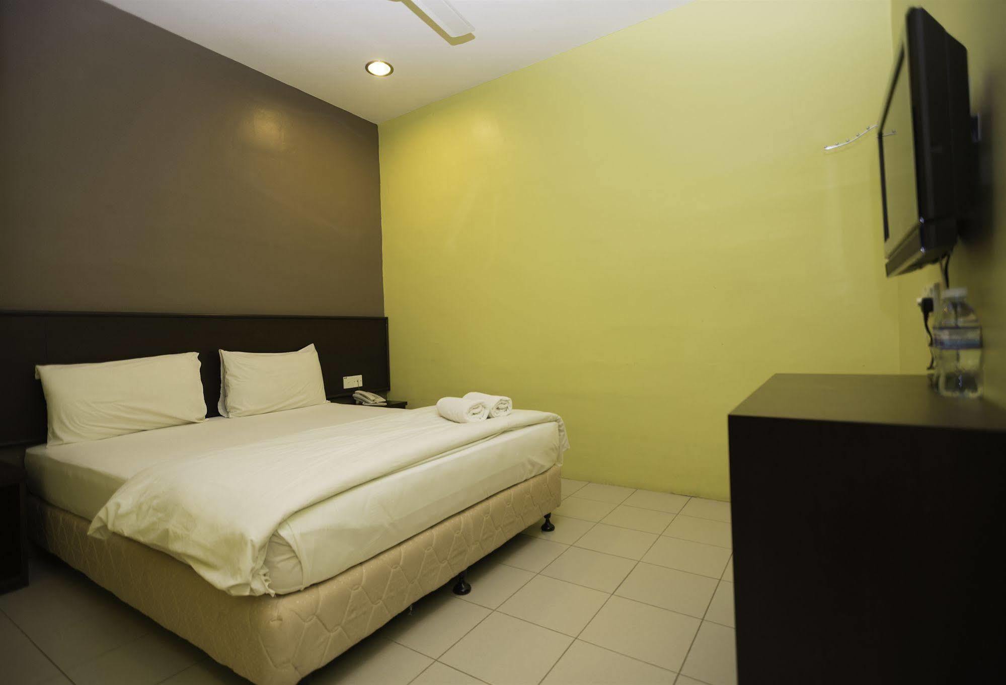 Bary Inn, Klia & Klia2 - 24 Hours Free Airport Pick-Up Sepang Exteriör bild
